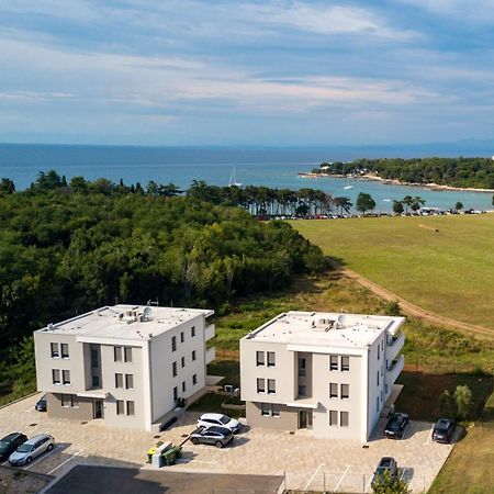 Baden Resort Basanija, Umag-With Sea View, Parking And 300M From The Beach Kültér fotó